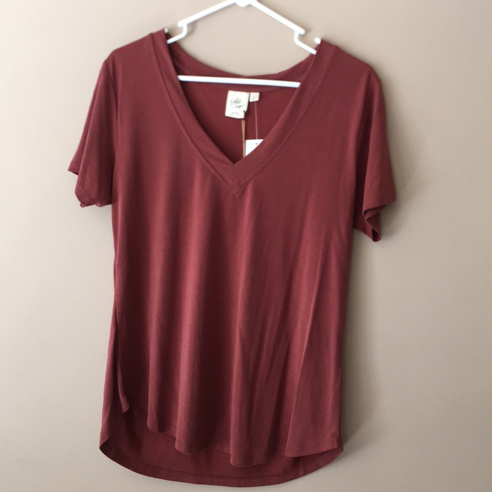 NWT! Women’s White Crow V-Neck T-shirt.